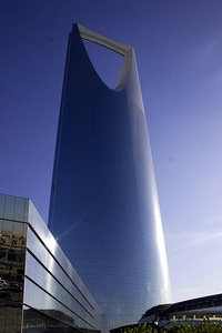 Kingdom Centre в городе Riyadh - самый высокий небоскреб в Саудовской Аравии на начало 2009 года
