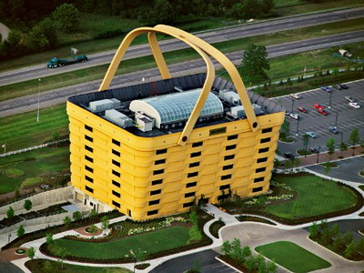 Необычный дом в виде корзины фирмы Longaberger