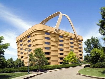 Необычный дом в виде корзины фирмы Longaberger