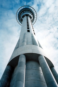 Sky Tower (Auckland) - самое высокое здание в Новой Зеландии на начало 2009 года