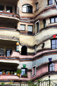 Необычный дом. "Лесная спираль" (Waldspirale ) Хундертвассера в Дармштадте