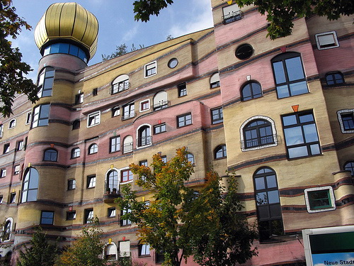 Необычный дом. "Лесная спираль" (Waldspirale ) Хундертвассера в Дармштадте