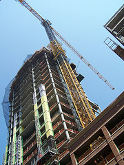 Строительство высотного здания